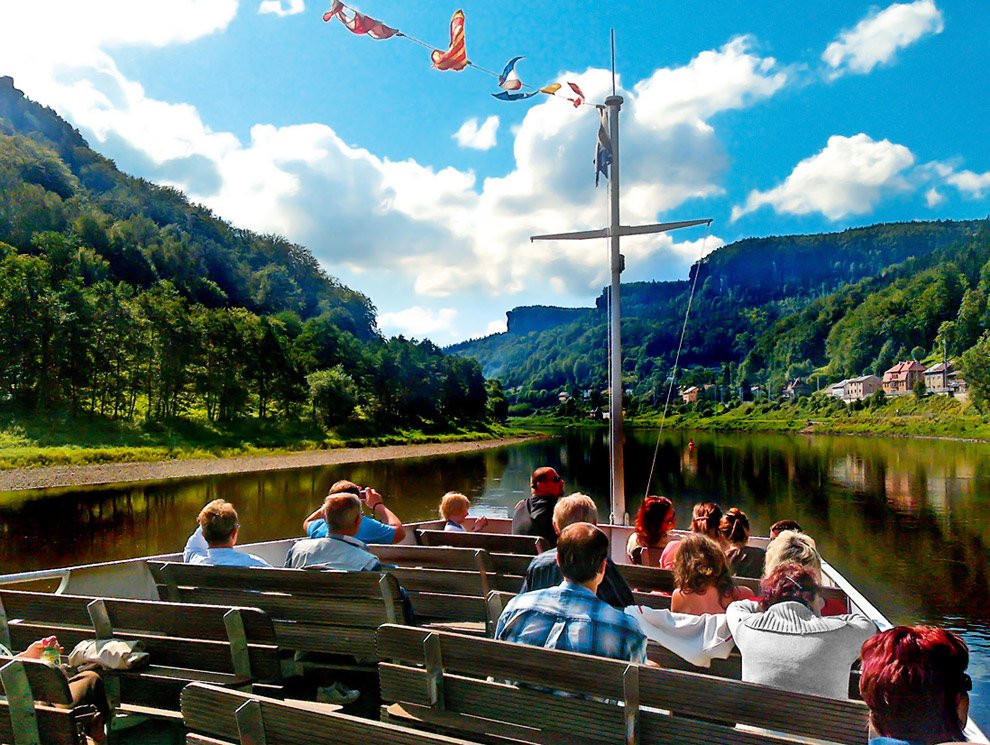 Boat trips on the Elbe