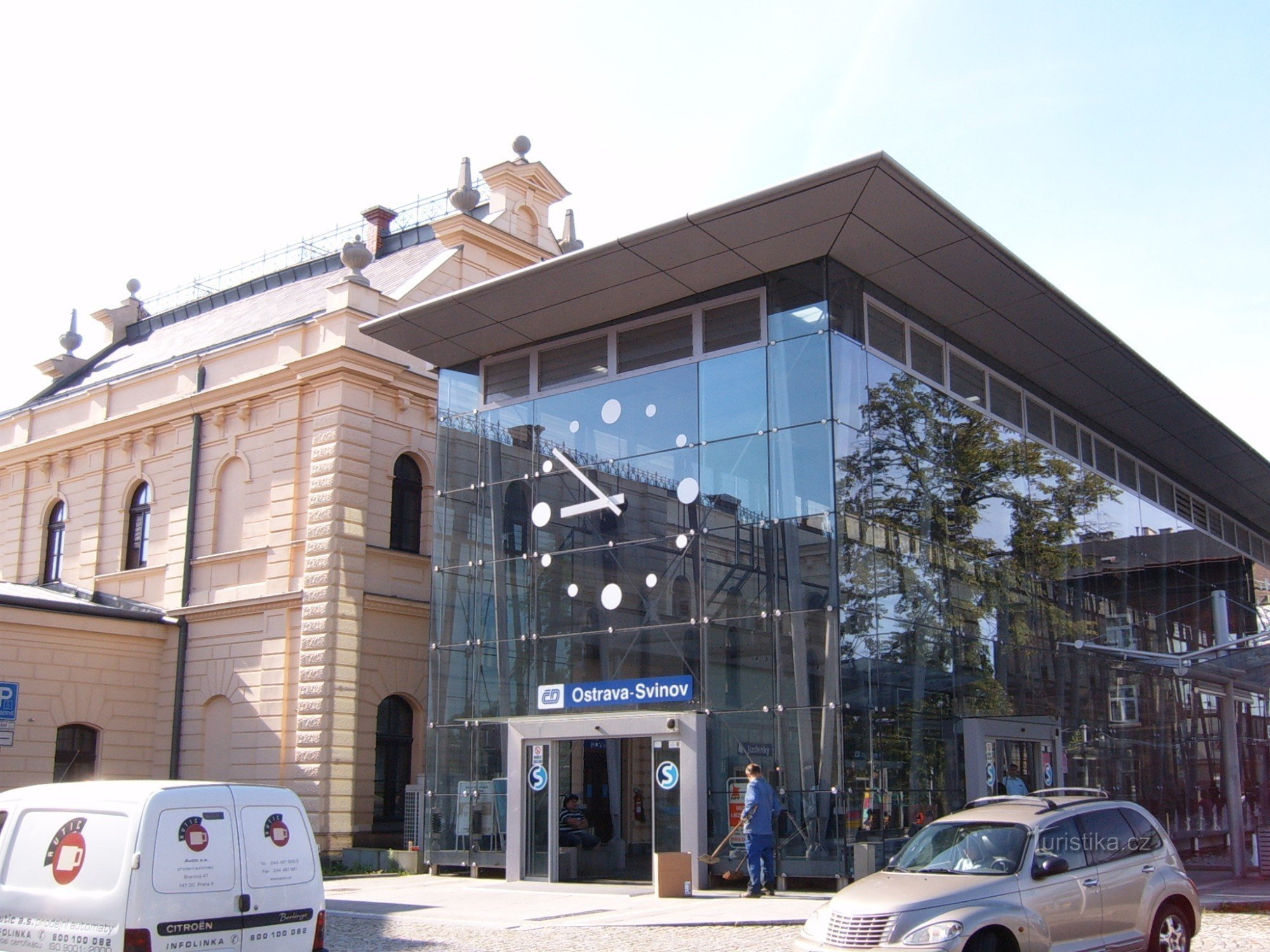 Výpravní budova nádraží Ostrava Svinov