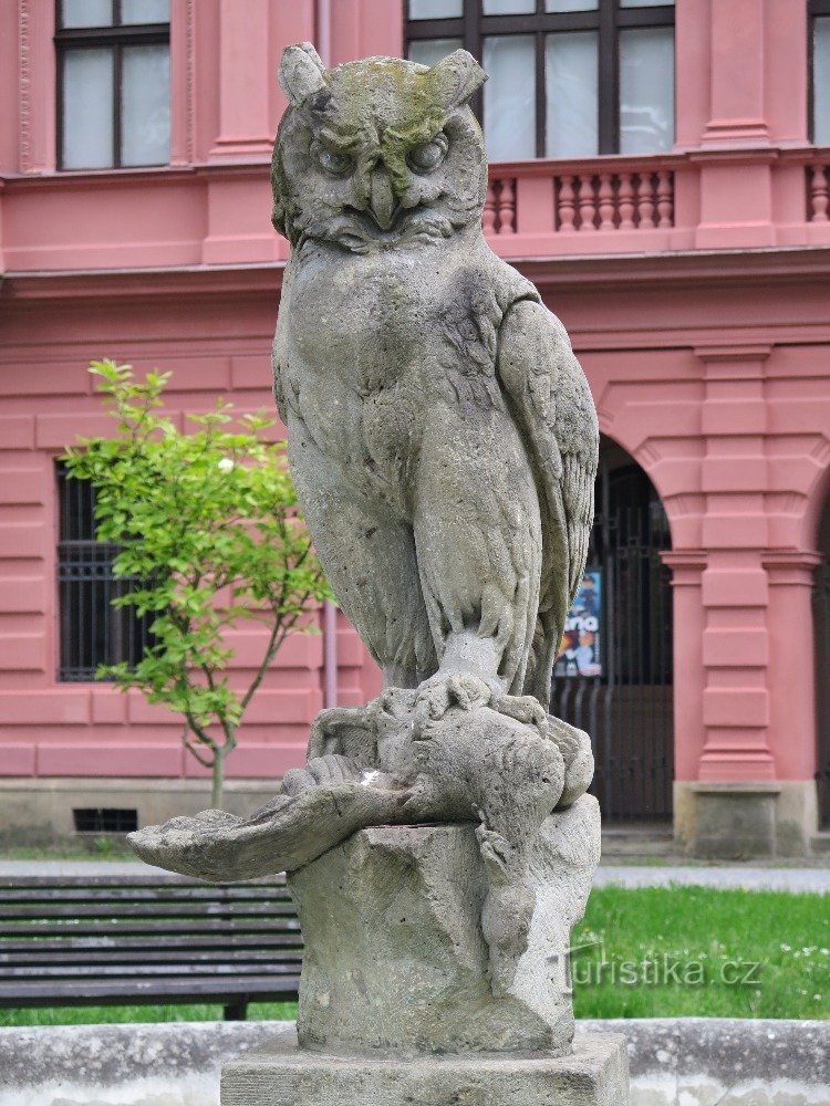 grande coruja horned (bubo bubo)