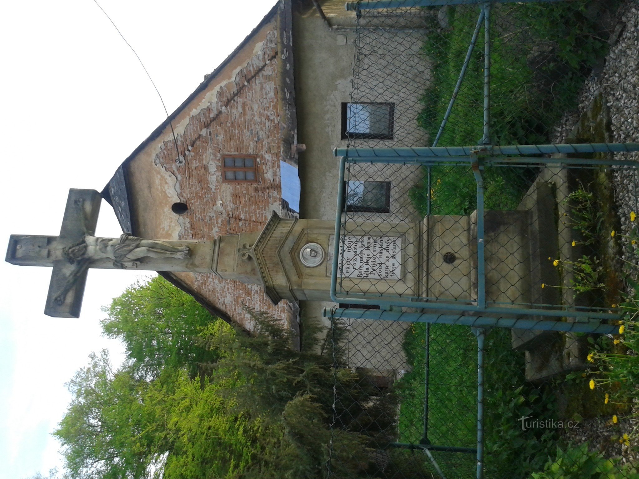 si parte dalla croce al ristorante Rafanda