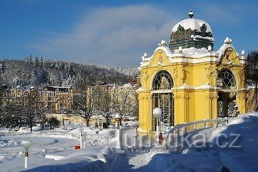 Idź do słynnych Mariańskich Łaźni w Walentynki: Romans w zimowym spa in