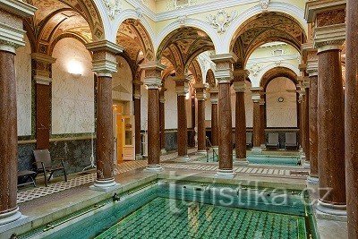 Ga op Valentijnsdag naar het beroemde Mariánské Lázně: Winter spa romantiek in