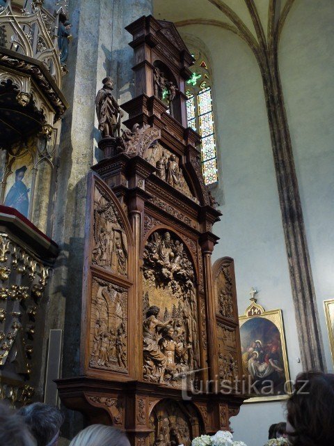 Altar sculptat cu viața lui Isus Hristos