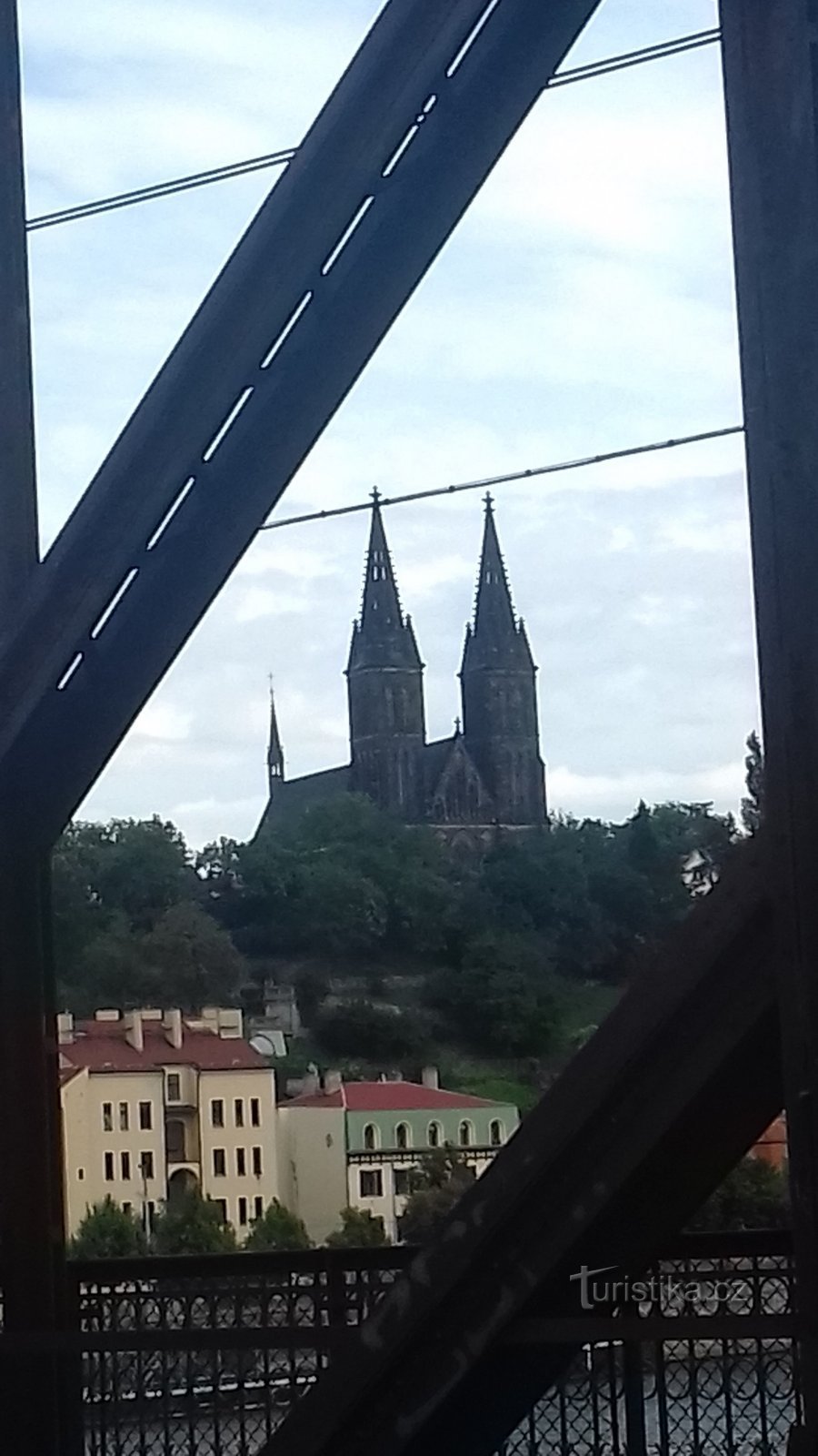 Igreja Vyšehrad na construção da ponte