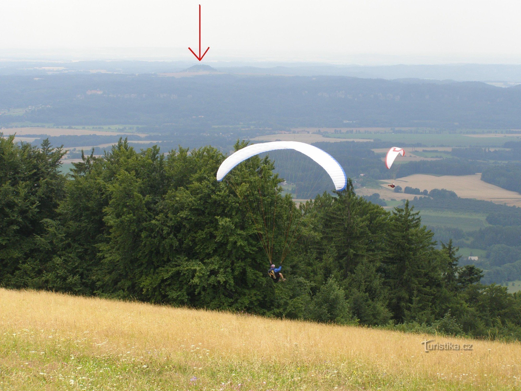 Vyskeř - La montagne et la chapelle Sainte-Anne de Kozákov