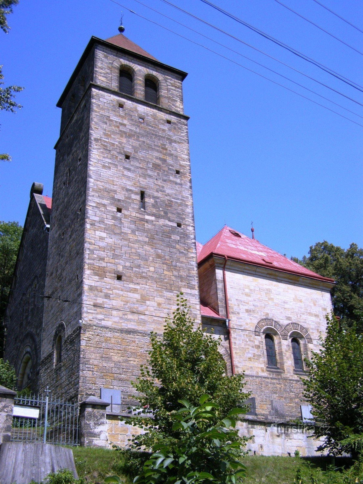 Vyskeř - Iglesia de la Asunción de la Virgen María con campanario de madera