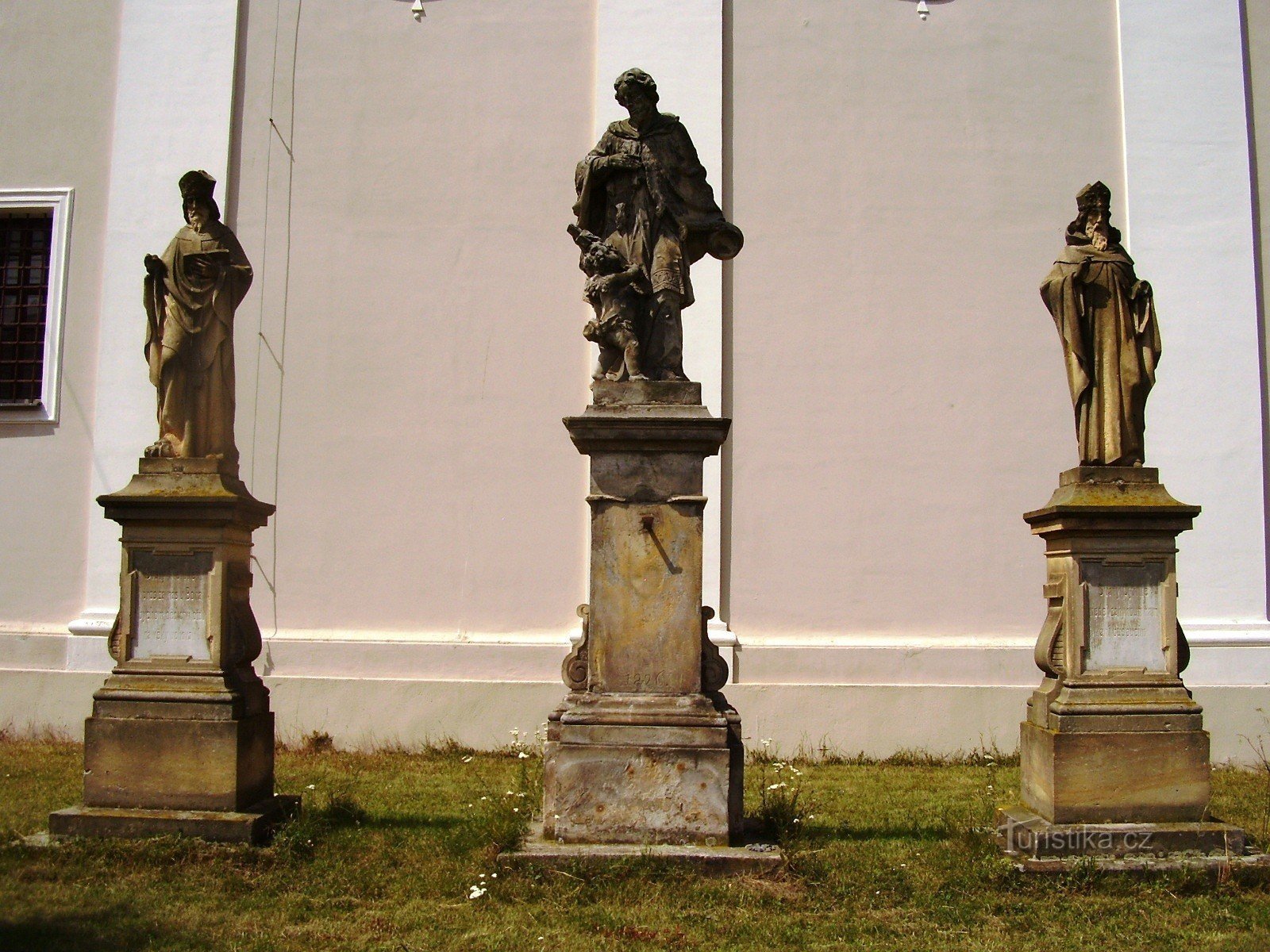 Vyškov-Dědice - monumentteja