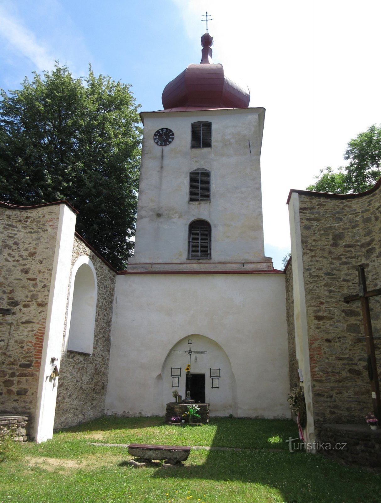 Vysoka - a Szent István-templom romjai. Keresztelő János