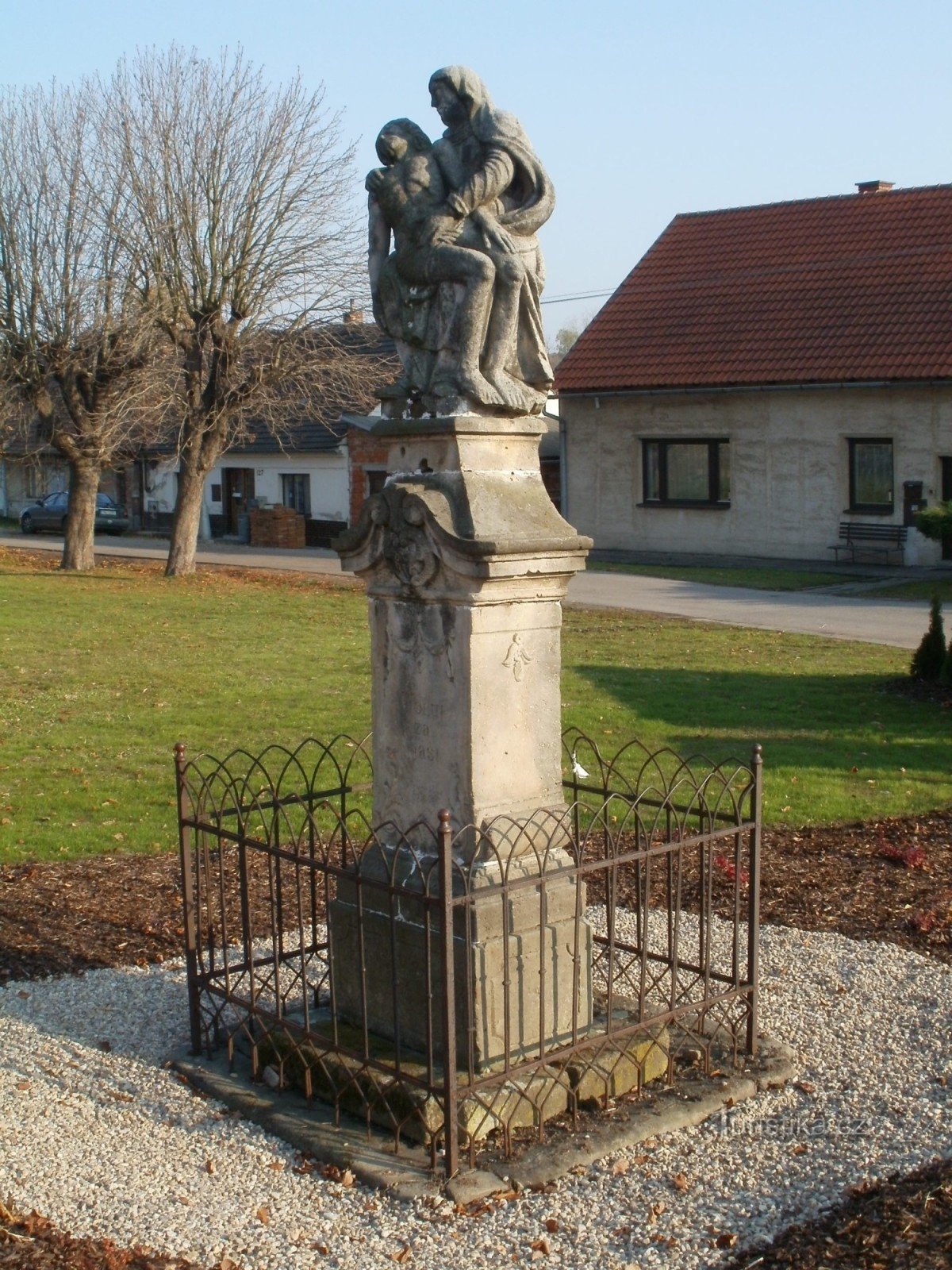 Vysoké Veselí - spomenik sv. devica Marija