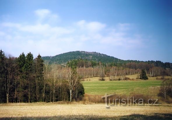 Une haute pierre