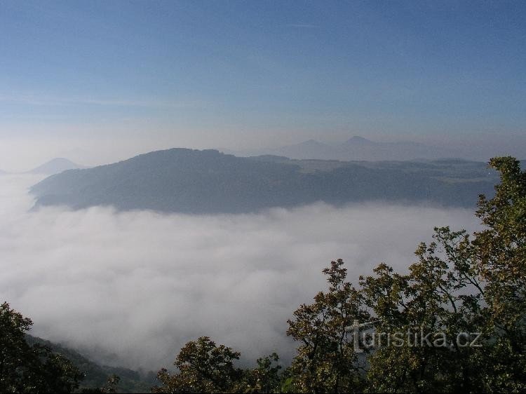 Vysoký Ostrý: Vista del valle del Elba hacia Brno.