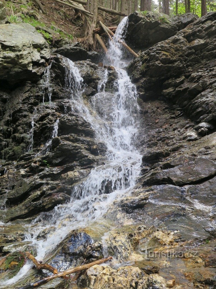 Der hohe Wasserfall war das Hauptziel des Tages