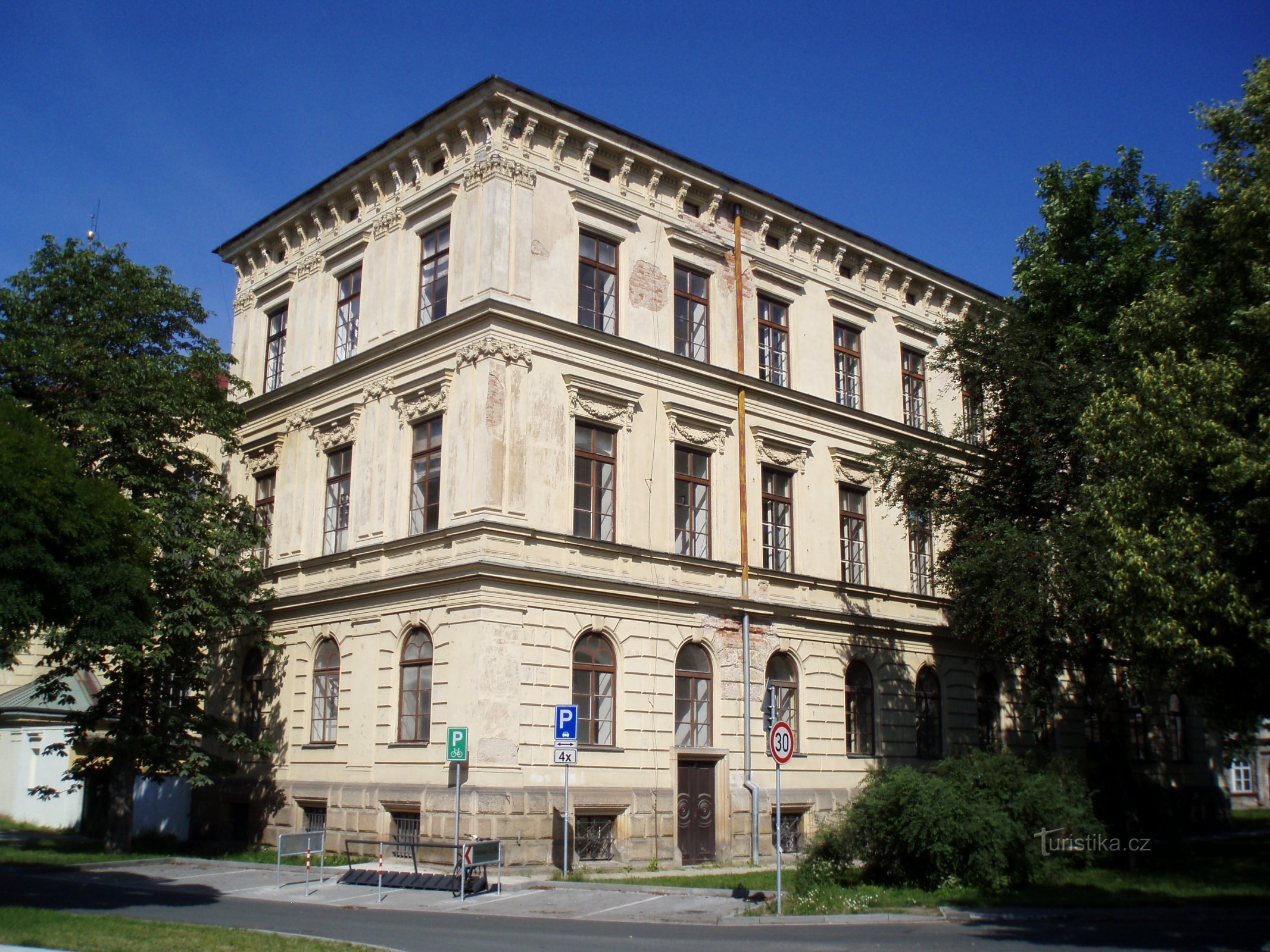 Scuola di medicina professionale superiore e scuola di medicina secondaria (Hradec Králové, 6.7.2011 maggio XNUMX)