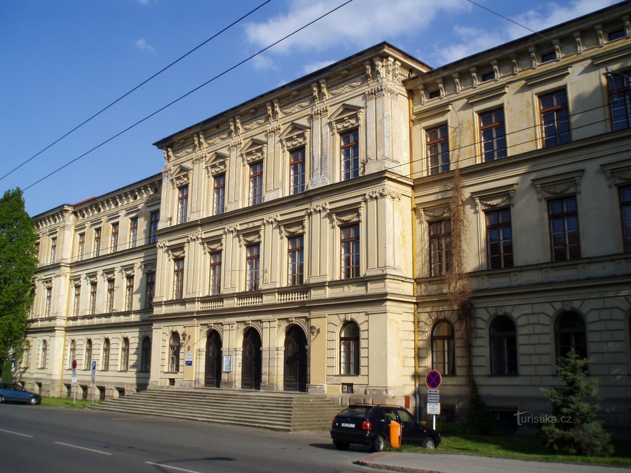 Lääketieteellinen korkeakoulu ja lukio (Hradec Králové, 9.5.2011. toukokuuta XNUMX)
