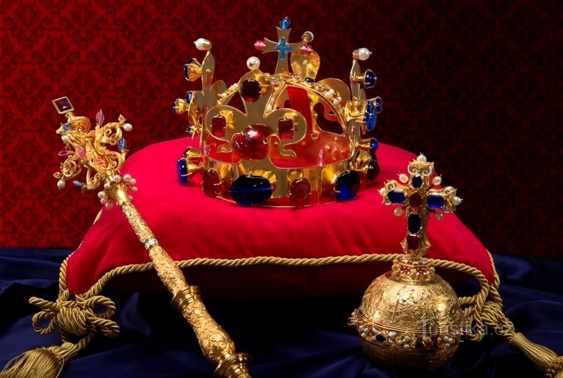 Exhibition of the Czech Crown Jewels within easy reach at Hrubá Skála Castle