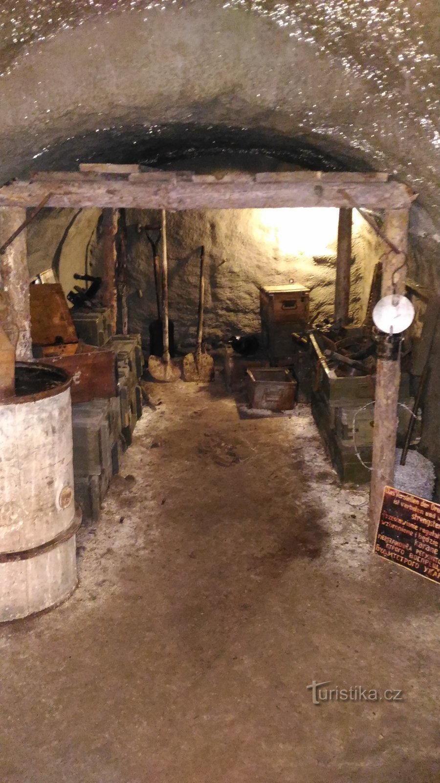 Mostra in una cantina medievale a Litoměřice.