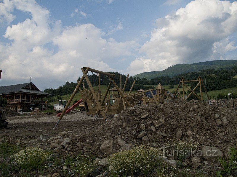 Construction d'une aire de jeux pour enfants