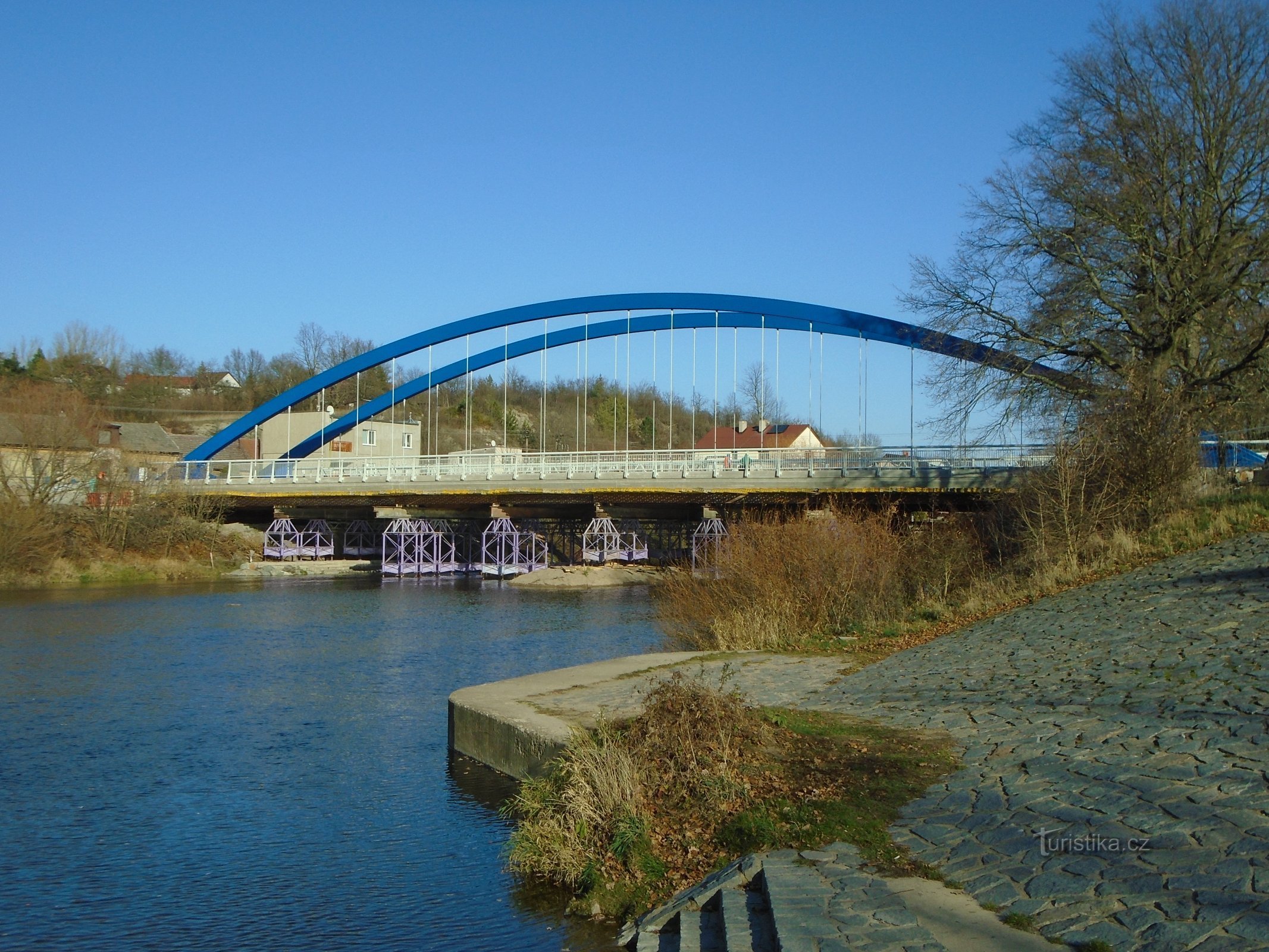 Bouw van de brug col. Šrámka in Svinary (Hradec Králové, 17.11.2018 augustus XNUMX)