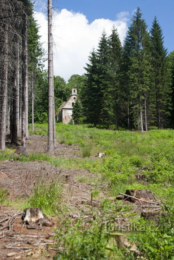 Aufstieg zur Kapelle von Horní Údolí