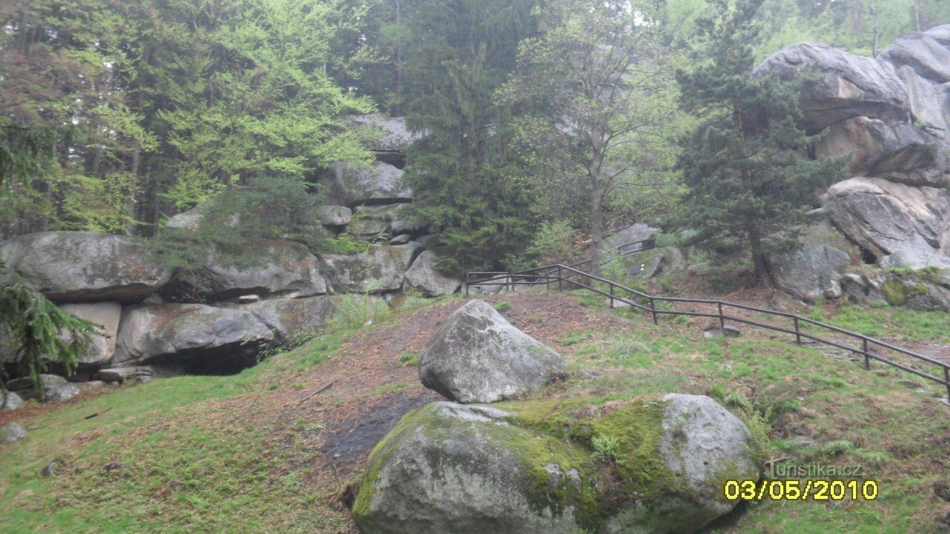 Aufstieg zu den Pulčín-Felsen