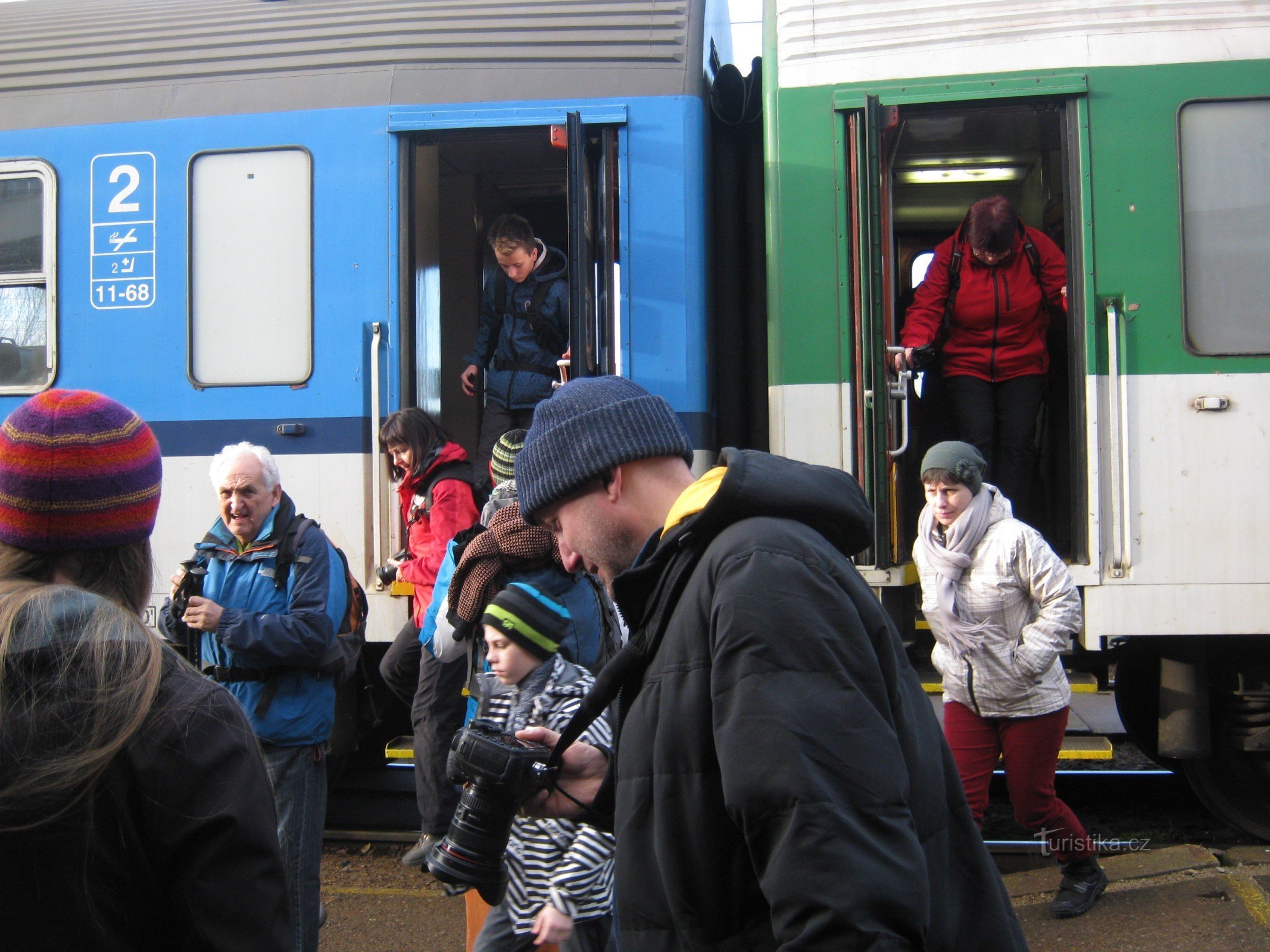 Coborâm din tren