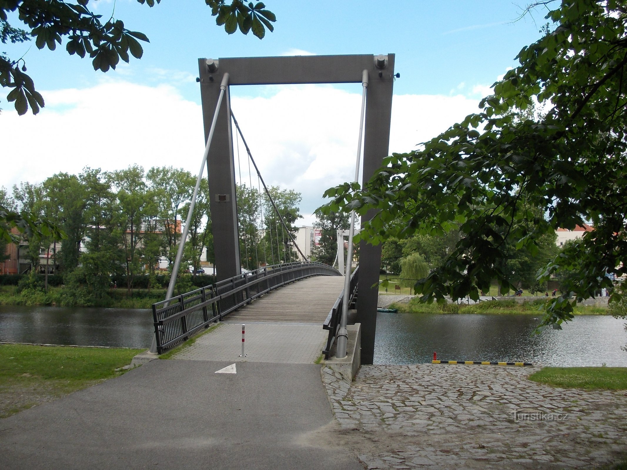hangende voetgangersbrug