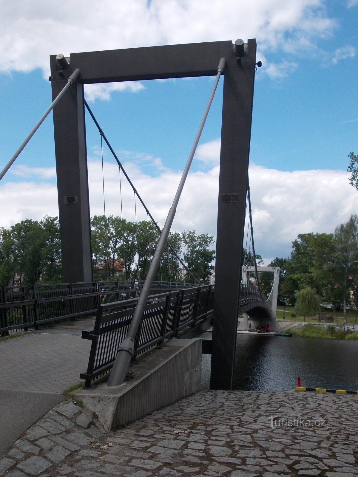 hangende voetgangersbrug