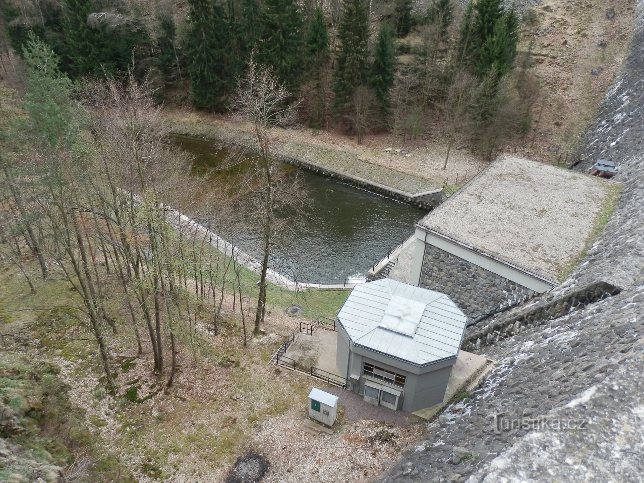 Bouillon onder de dam