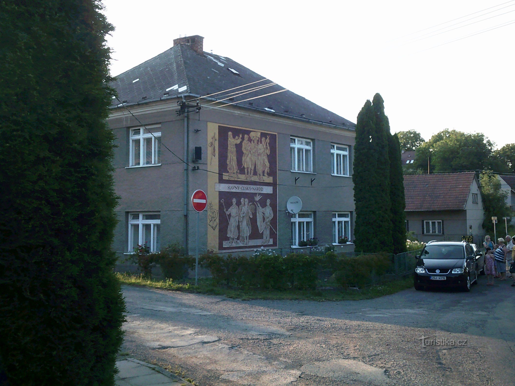 Decoration of the house in Čunín II