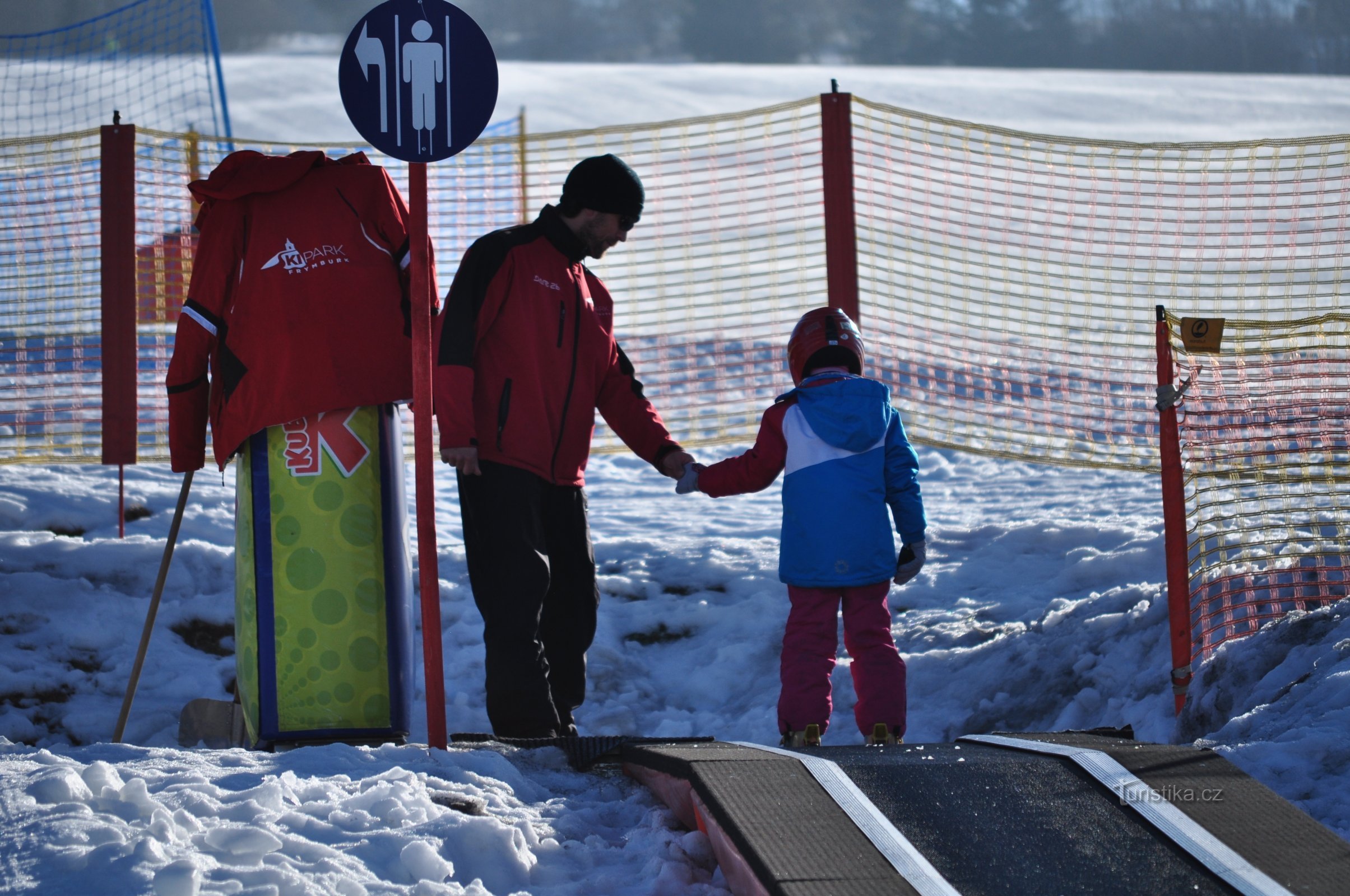 bei den anfängen des skifahrens sind wir immer gerne behilflich