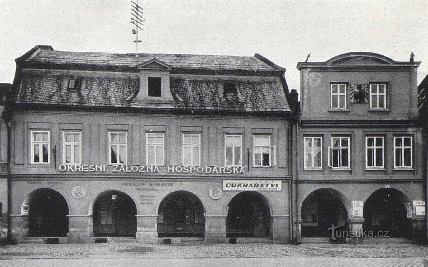 Udseende af bygningen af ​​den distriktsøkonomiske sparekasse omkring 1931