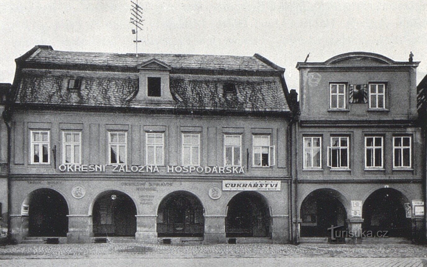 Apparition du bâtiment de la Caisse d'épargne économique du district vers 1931