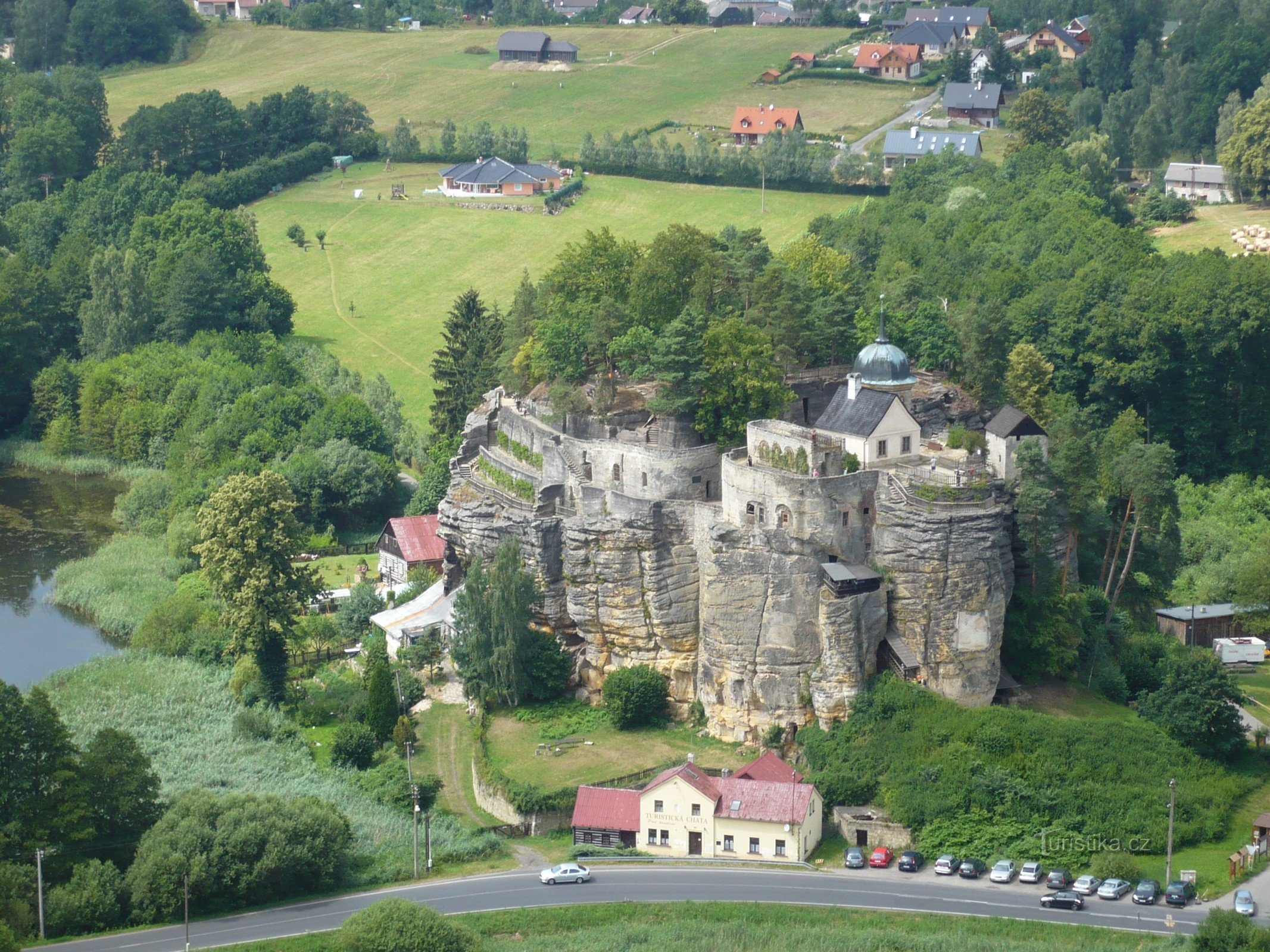 Vista del castillo de Sloup