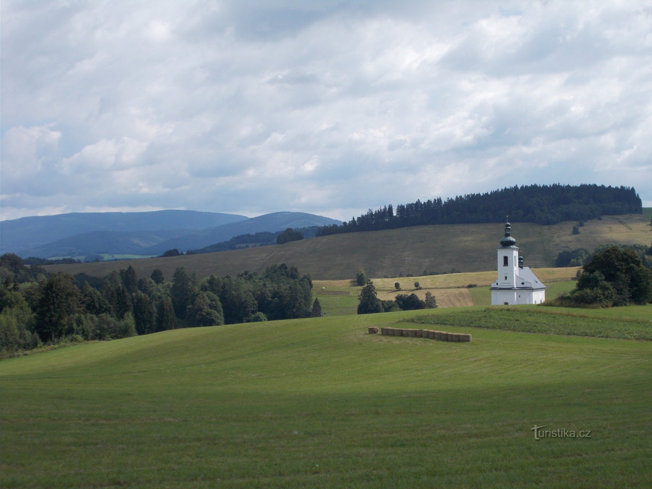 Vzhlídka nad Kopřivna，圣三一教堂