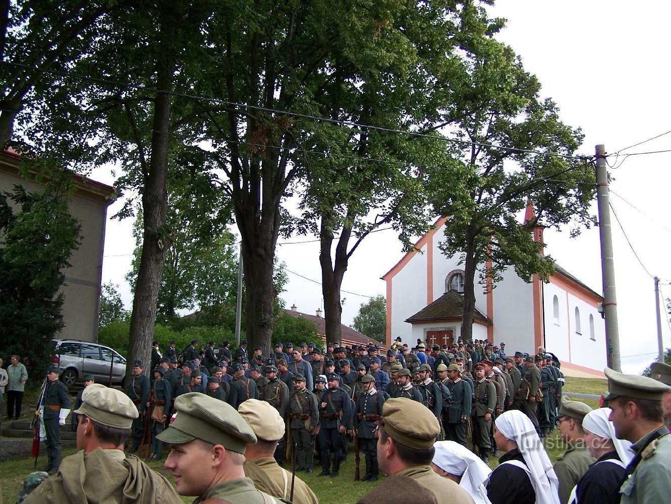 Een herdenkingsact met de deelname van hedendaagse troepen