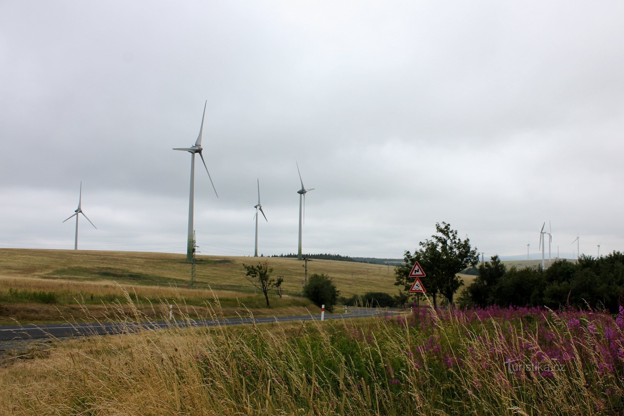 Windpark Kryštofovy Hamry – carretera nº 223, vista al oeste