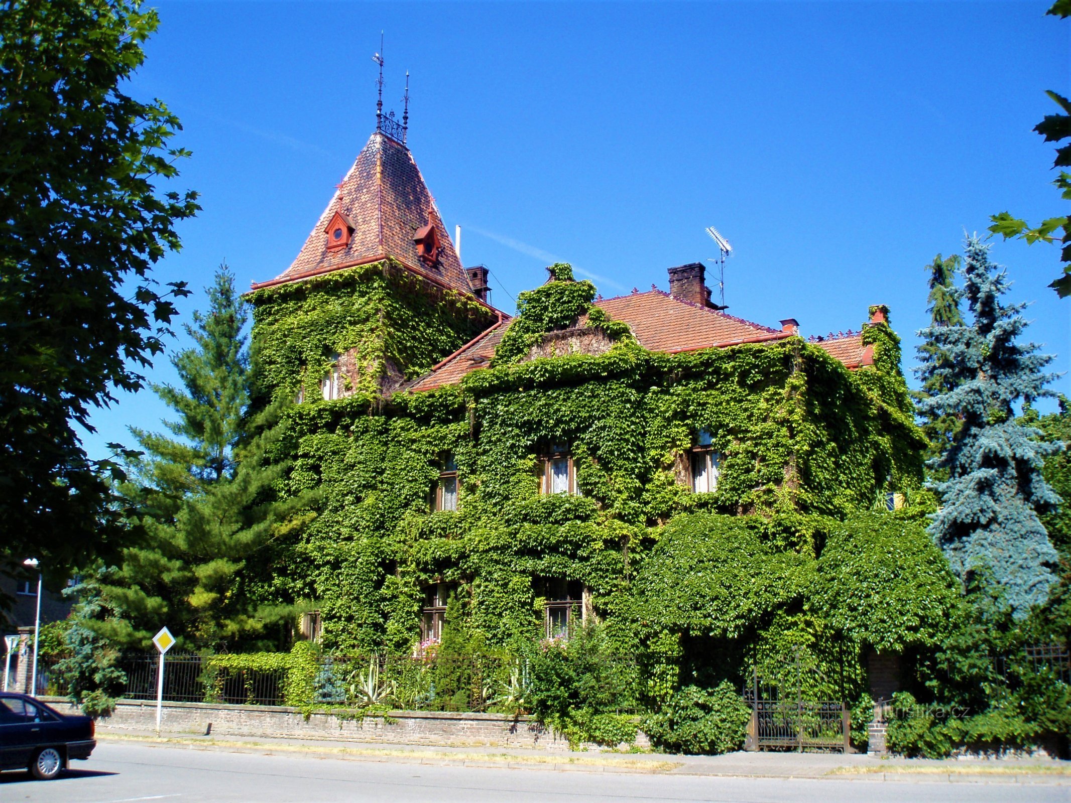 Villa Wipler (Orlické nábřeží no. 376, Hradec Králové, 9.7.2010/XNUMX/XNUMX)