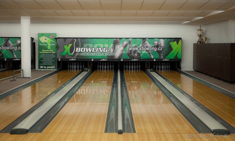 Xbowling Center ジシュコフ