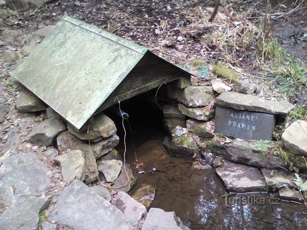 Od Běštína do Běštína kroz prekrasno jezero, Plešivec i nekadašnji viklan