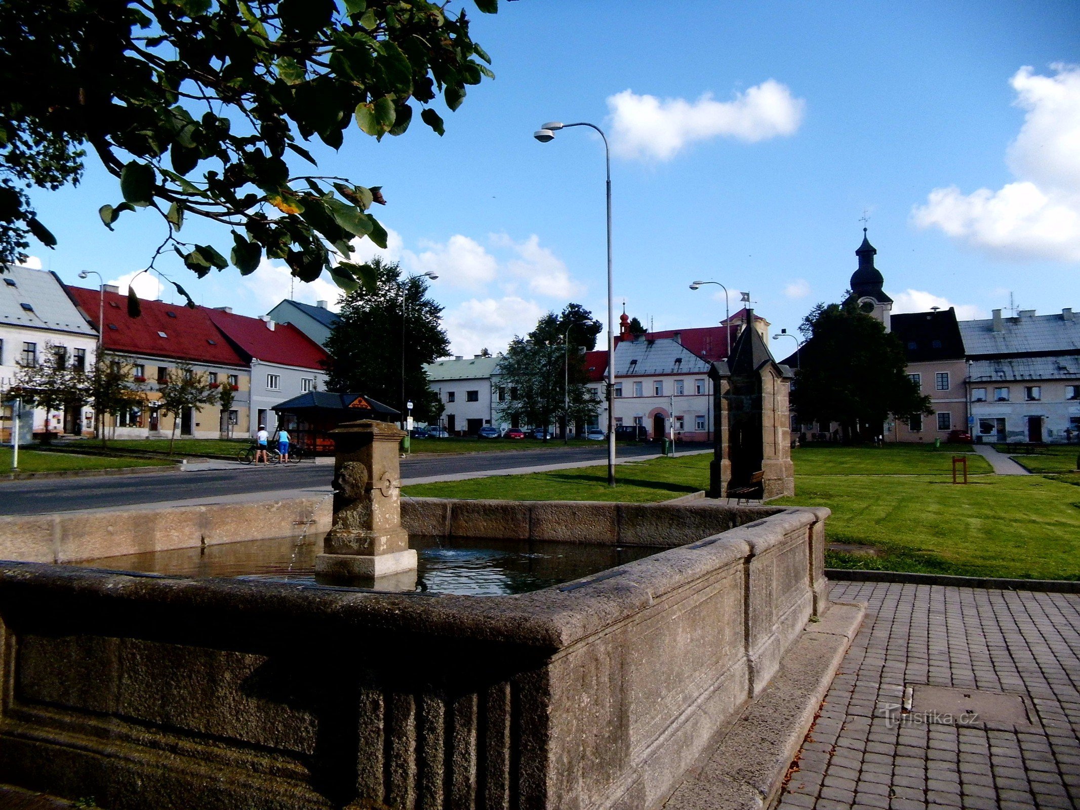 Från Bochov till ruinerna av slottet Hartenštejn