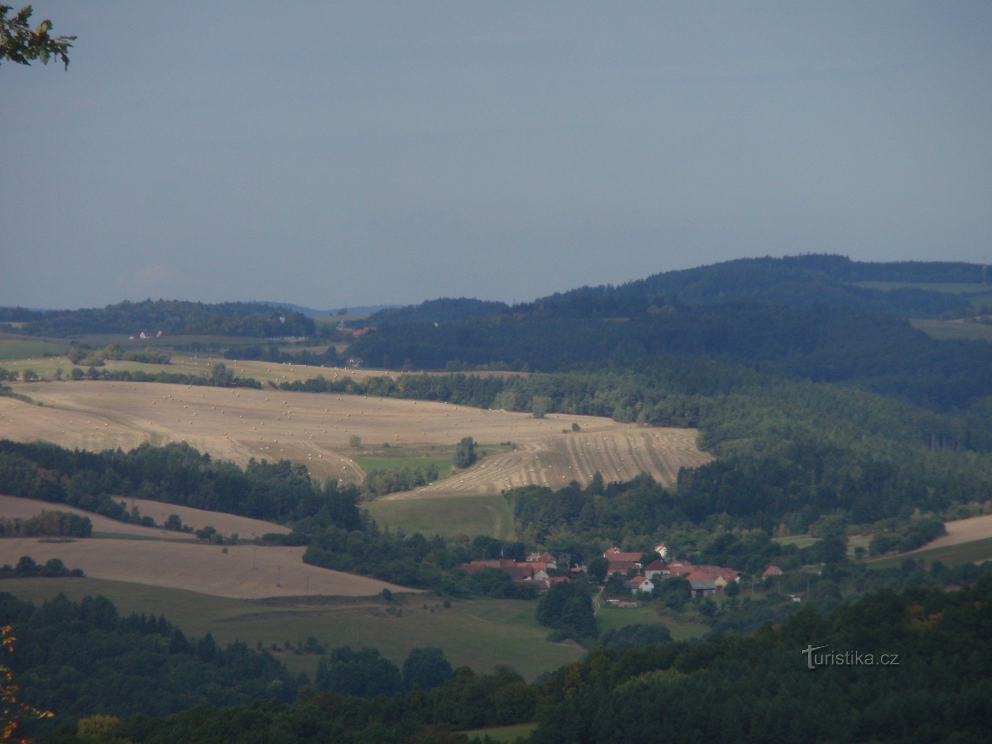 Từ Borač qua những ngọn đồi đến Nedvědice