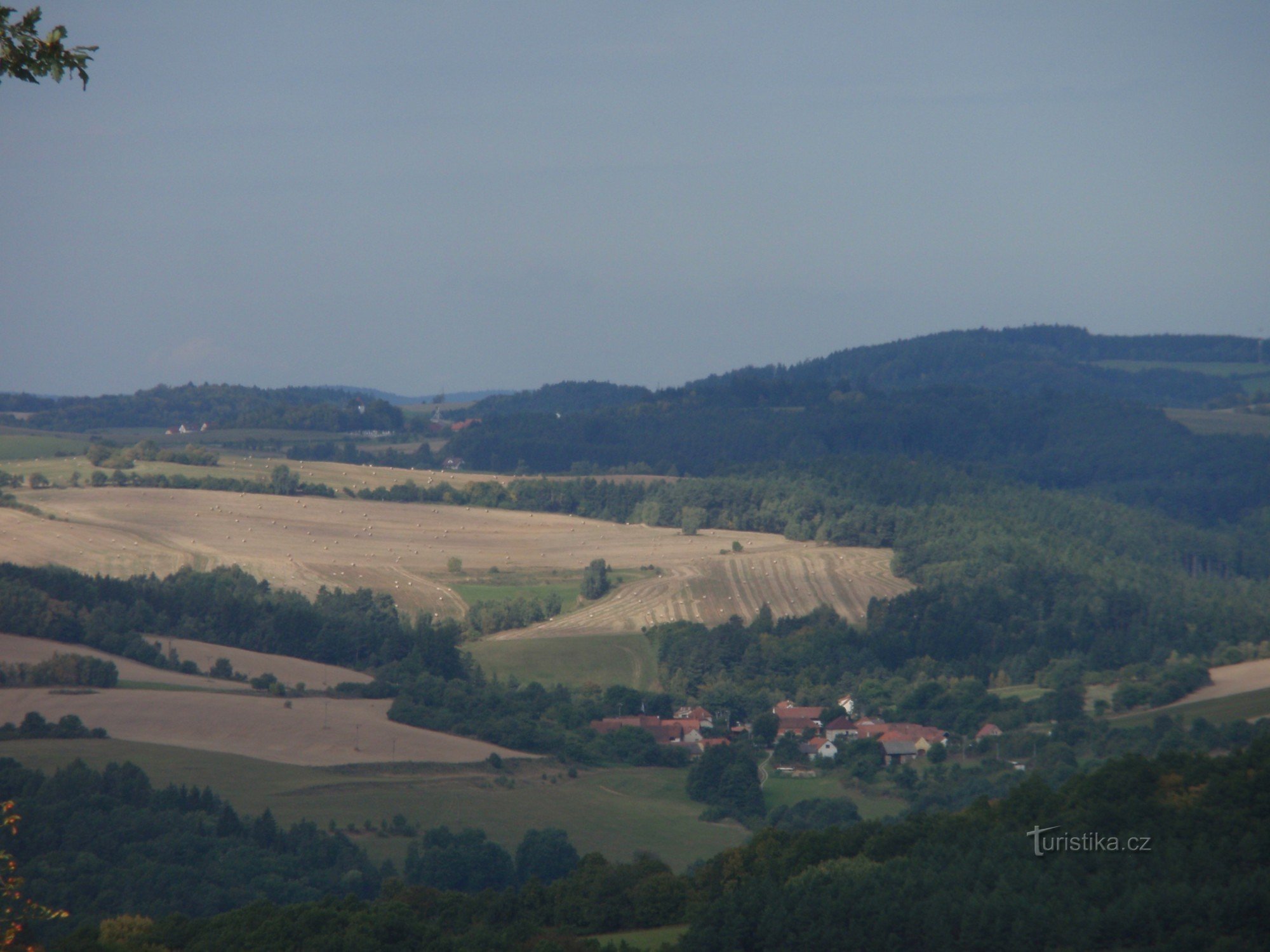 De Borač à travers les collines jusqu'à Nedvědice