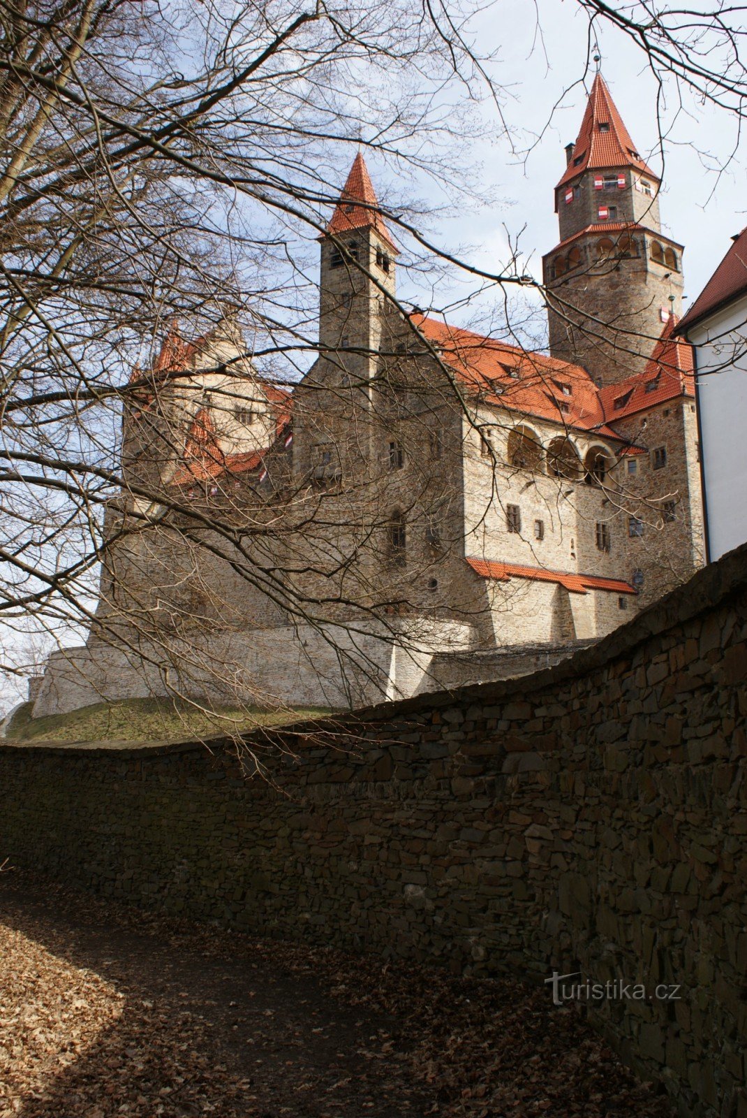 Från Bouzov via Cimburk till Radkov eller bortom slotten vid den tjeckisk-mähriska gränsen
