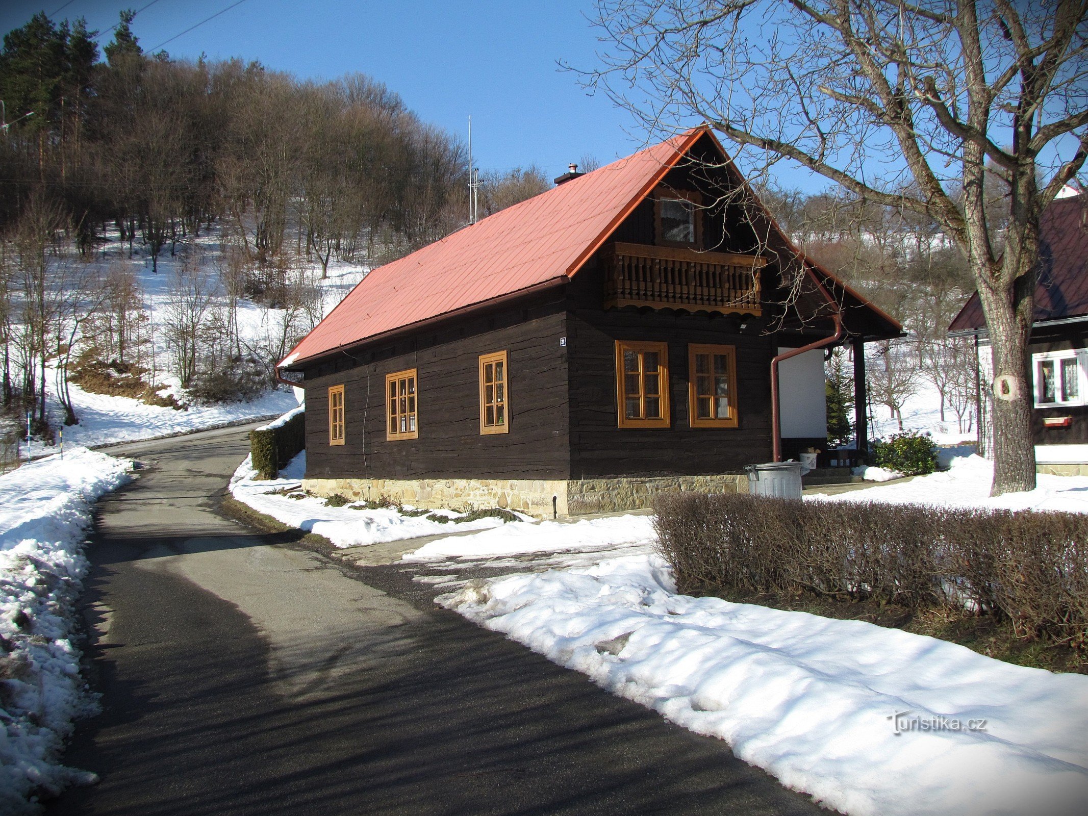 Von Bratřejov durch das Dorf Ublo nach Lutonina