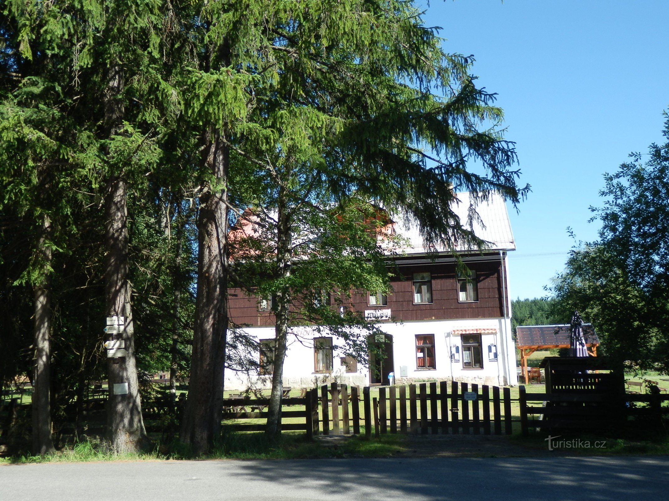 Od Črnega križa do Stožečke kapele in do Volarja