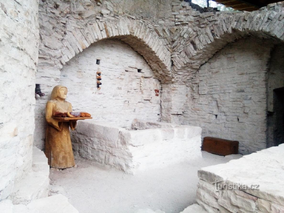 De Červený Kostelka à Červený Kostelka à travers le château renaissant