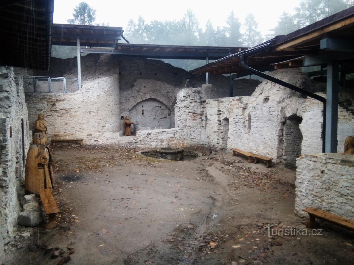 From Červený Kostelka to Červený Kostelka through the reborn castle