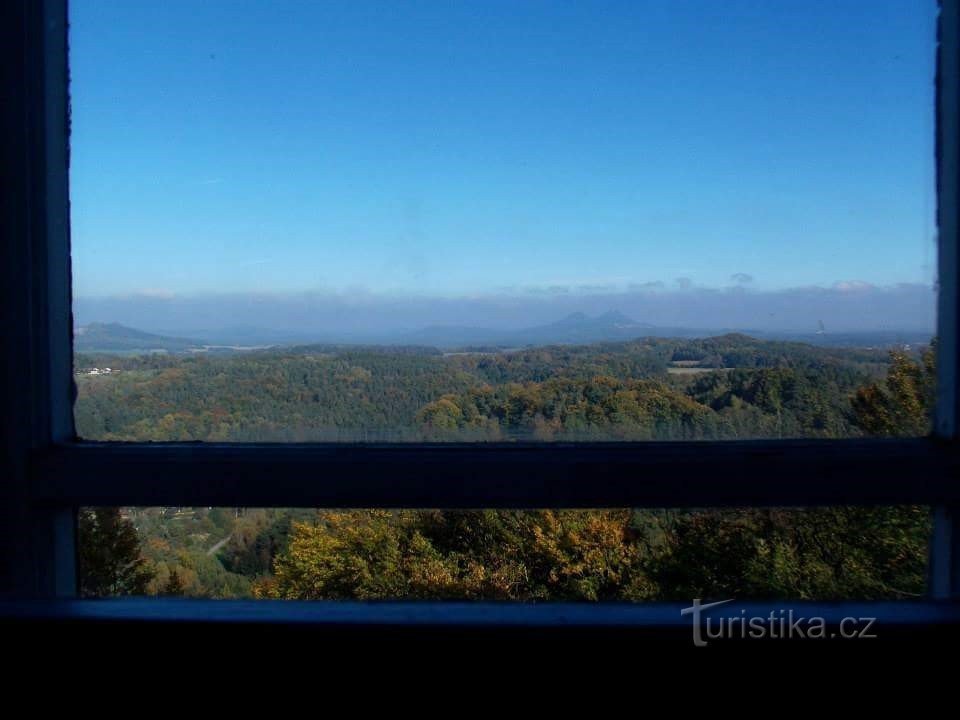 Von der Burg hat man einen wunderbaren Blick auf das nahe gelegene Bezděz