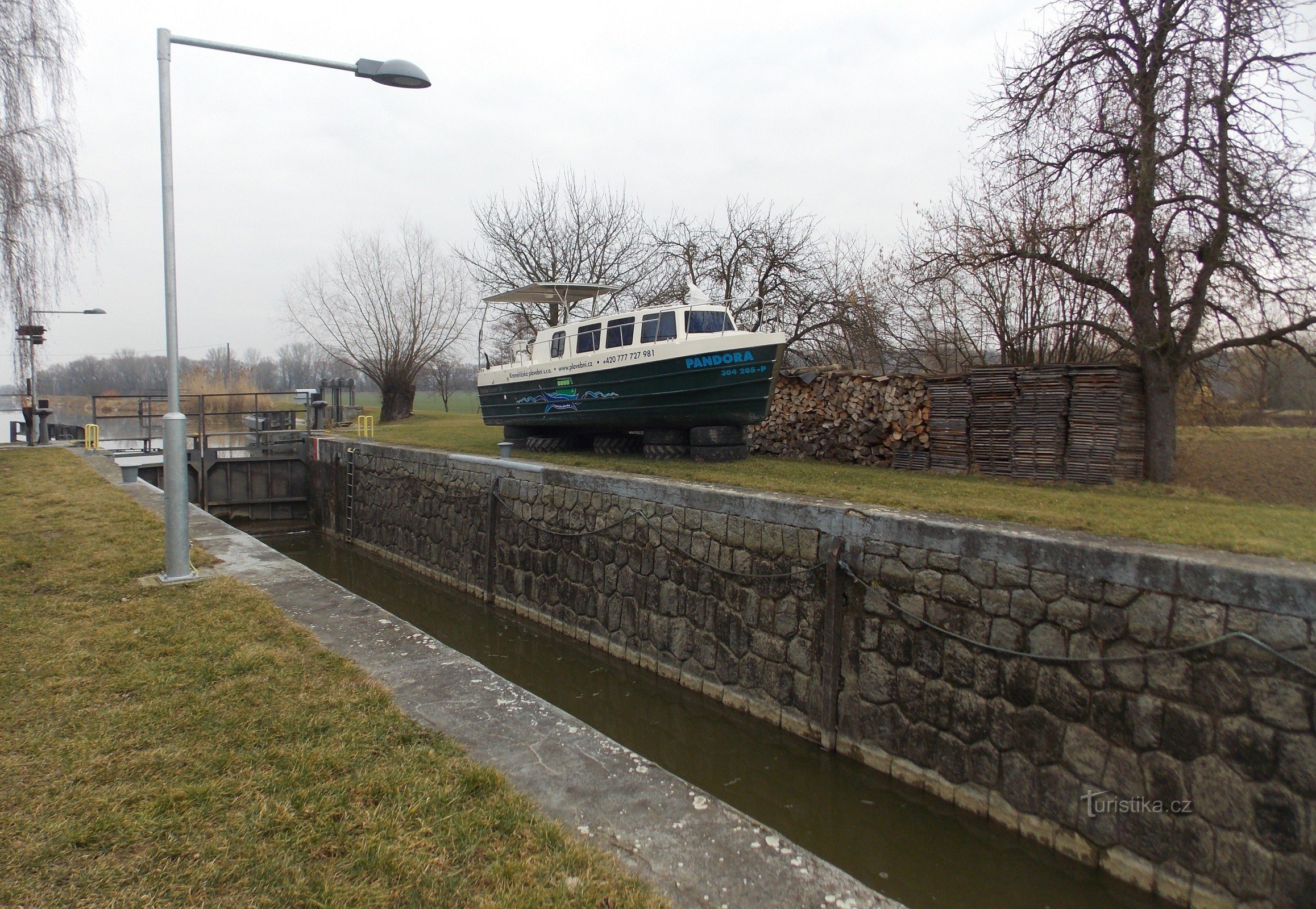 De Huštěnovice à nave Babice no canal Baťa