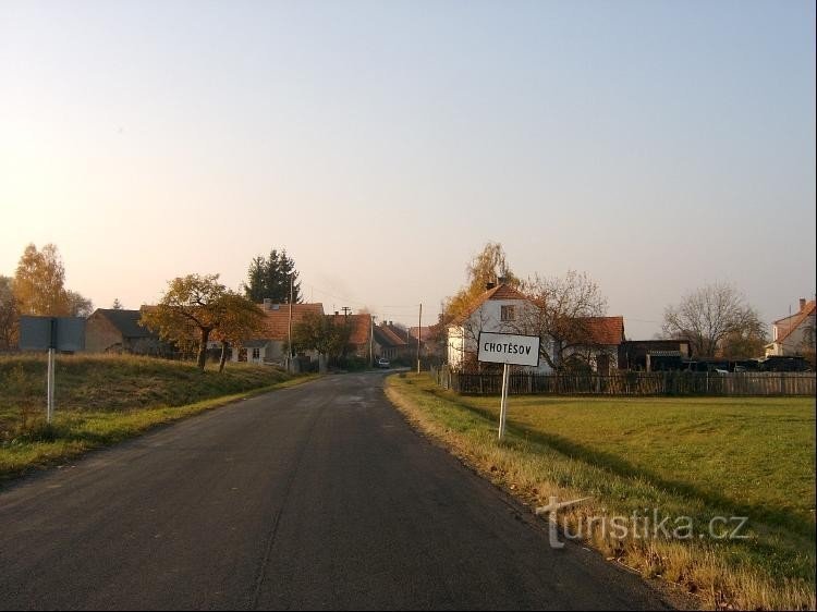 Du sud-est : le village depuis la route du sud-est